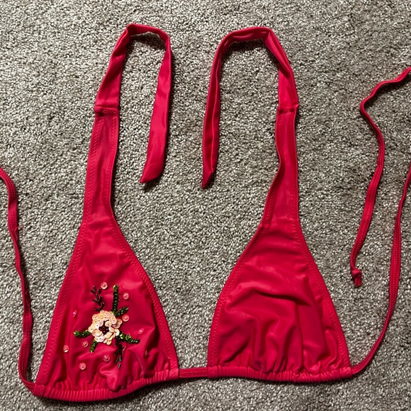 Hot pink fuchsia string bikini, with embroidery on one side. Fits like sm-med. - Picture 1 of 6